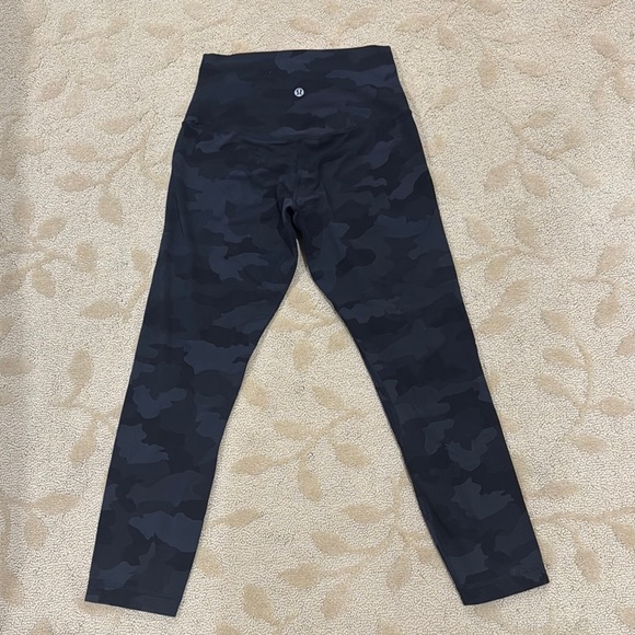 Lululemon Black‎ Camo Tights Size 4 - Picture 1 of 3
